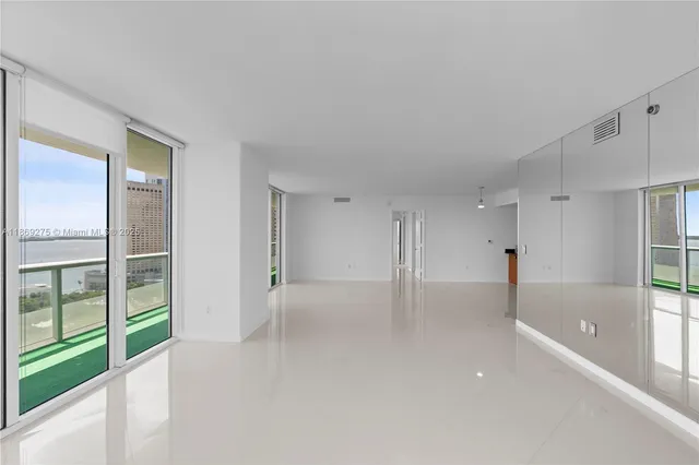 $1,075,000 | 50 Biscayne Boulevard, Unit 1902, Miami, FL 33132