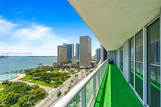 $1,075,000 | 50 Biscayne Boulevard, Unit 1902, Miami, FL 33132