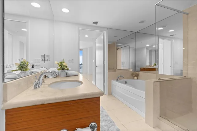 $1,075,000 | 50 Biscayne Boulevard, Unit 1902, Miami, FL 33132