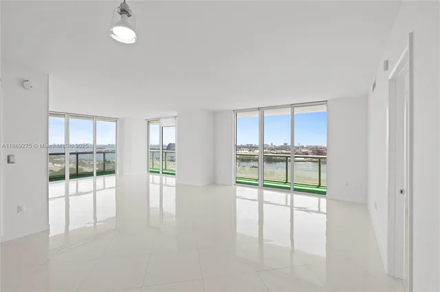 $1,075,000 | 50 Biscayne Boulevard, Unit 1902, Miami, FL 33132