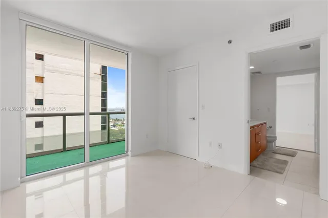$1,075,000 | 50 Biscayne Boulevard, Unit 1902, Miami, FL 33132