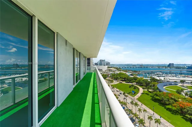 $1,075,000 | 50 Biscayne Boulevard, Unit 1902, Miami, FL 33132