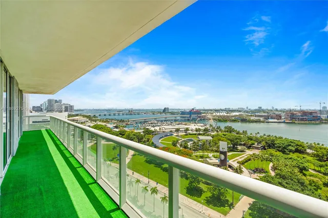 $1,075,000 | 50 Biscayne Boulevard, Unit 1902, Miami, FL 33132