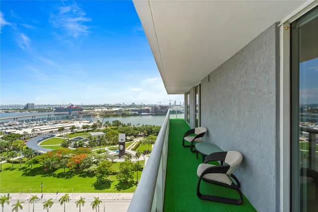 $1,075,000 | 50 Biscayne Boulevard, Unit 1902, Miami, FL 33132