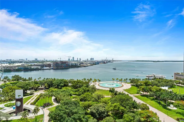$1,075,000 | 50 Biscayne Boulevard, Unit 1902, Miami, FL 33132