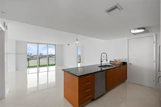 $1,075,000 | 50 Biscayne Boulevard, Unit 1902, Miami, FL 33132