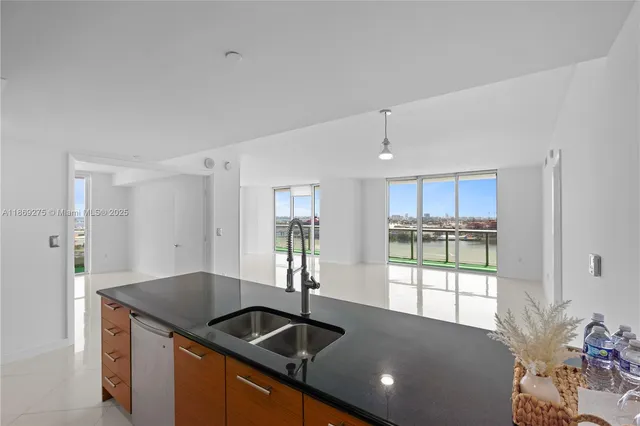 $1,075,000 | 50 Biscayne Boulevard, Unit 1902, Miami, FL 33132