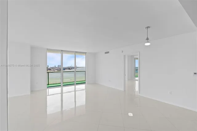 $1,075,000 | 50 Biscayne Boulevard, Unit 1902, Miami, FL 33132