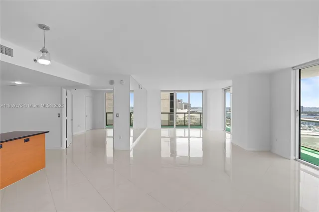 $1,075,000 | 50 Biscayne Boulevard, Unit 1902, Miami, FL 33132
