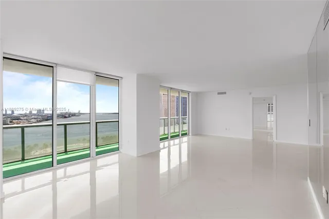 $1,075,000 | 50 Biscayne Boulevard, Unit 1902, Miami, FL 33132