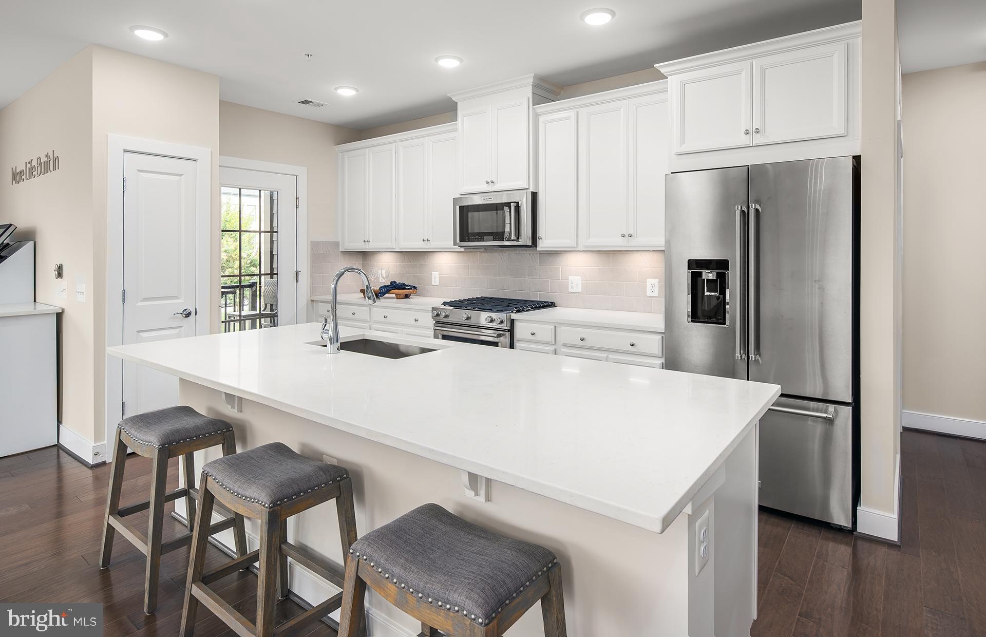 2319 Field Point Road, Unit 10101 Herndon, VA 20171 - Photo 4 of 22 Bright and Open Kitchen