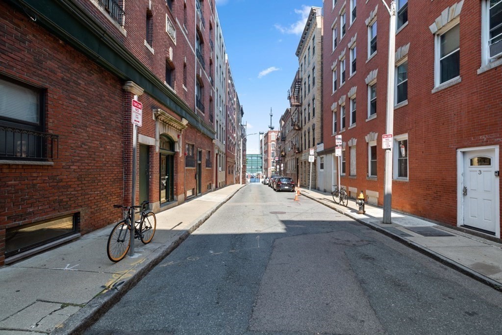 16 Henchman Street, Unit 3R Boston, MA 02113 - Photo 11 of 12