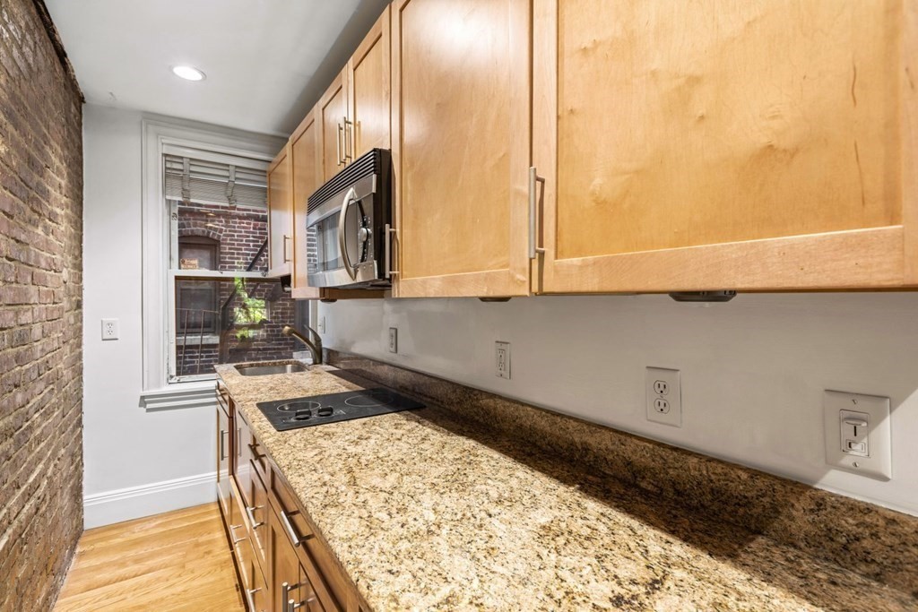 16 Henchman Street, Unit 3R Boston, MA 02113 - Photo 5 of 12