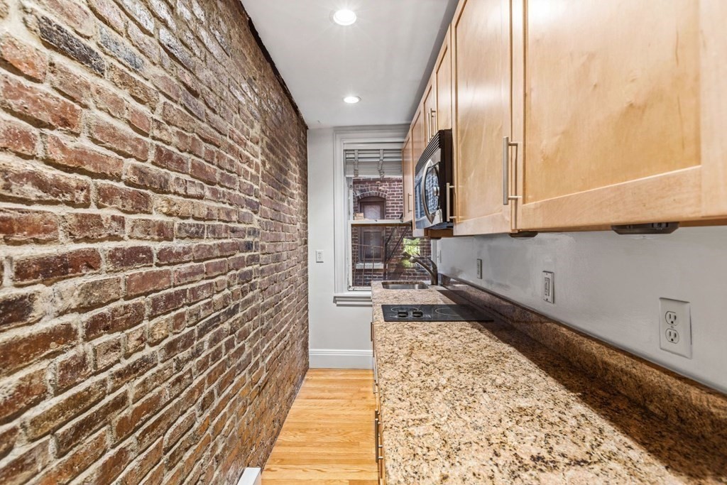 16 Henchman Street, Unit 3R Boston, MA 02113 - Photo 6 of 12