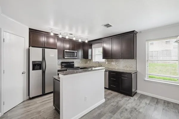 $2,350 | 323 South Stephanie Street, Wylie, TX 75098