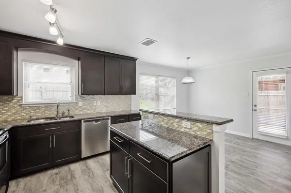 $2,350 | 323 South Stephanie Street, Wylie, TX 75098