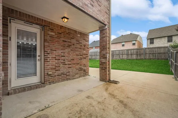 $2,350 | 323 South Stephanie Street, Wylie, TX 75098