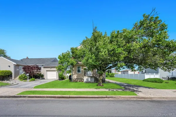 $629,999 | 573 Miller Avenue, Freeport, NY 11520