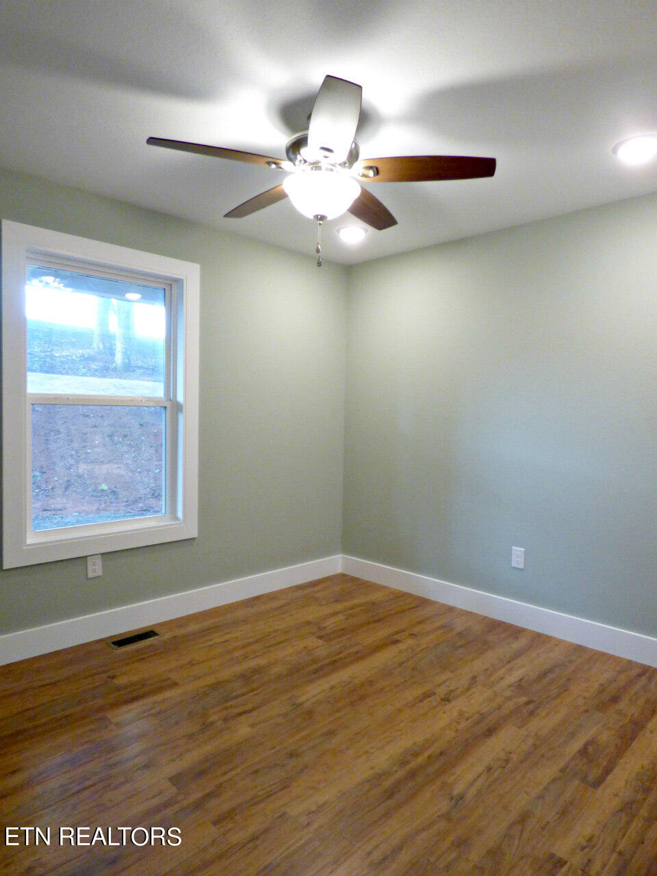 660 Chestnut Grove Road Dandridge, TN 37725 - Photo 18 of 29 15-P1290533