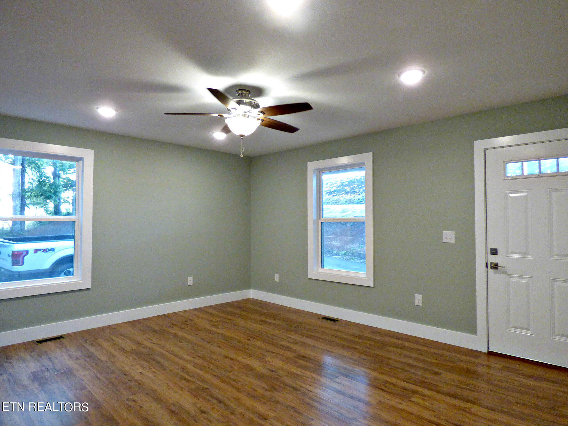 660 Chestnut Grove Road Dandridge, TN 37725 - Photo 8 of 29 5-P1290515