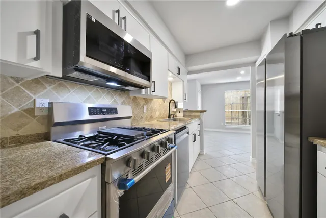 $2,995 | 131 Phanturn Lane, Bellaire, TX 77401