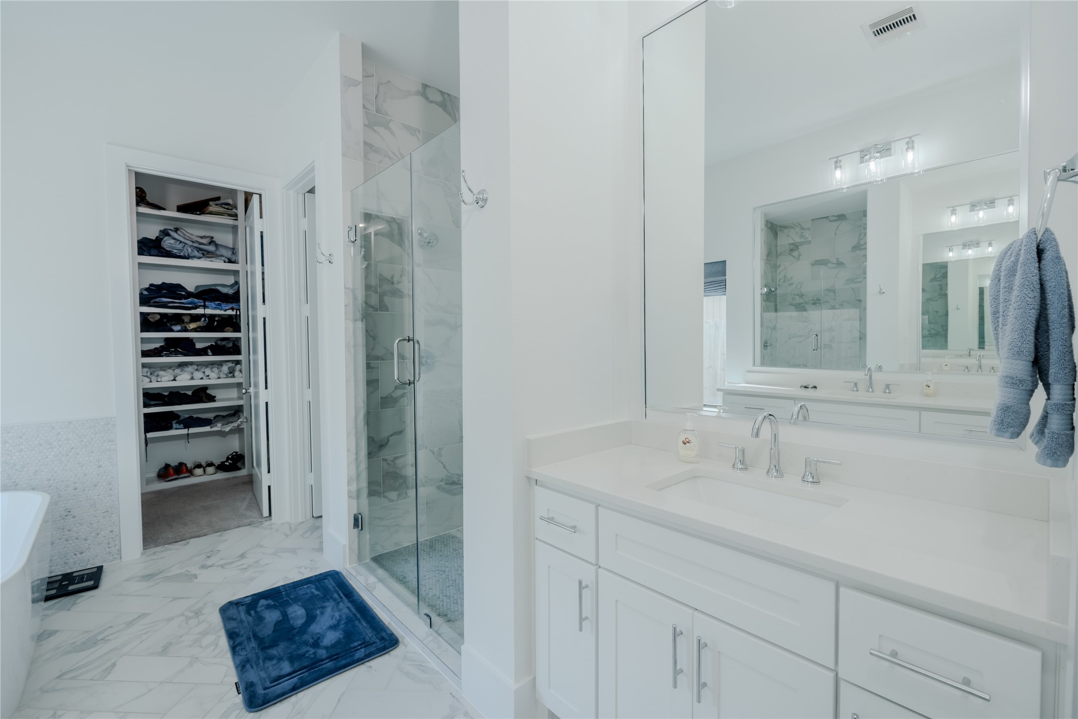 8810 Carousel Lane Houston, TX 77080 - Photo 16 of 37 a bathroom with a sink a shower and a mirror