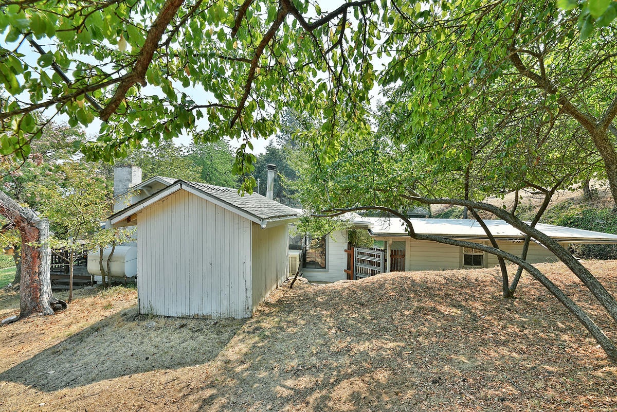 6380 Adams Road Talent, OR 97540 - Photo 23 of 37 23
