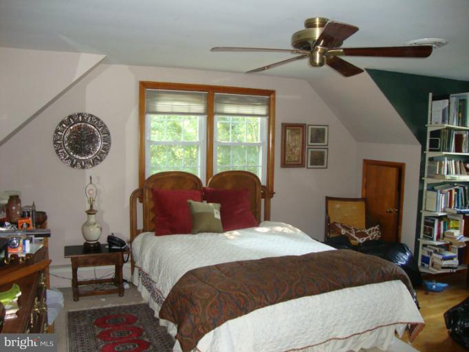 995 Valewood Road Towson, MD 21286 - Photo 3 of 18 Bedroom