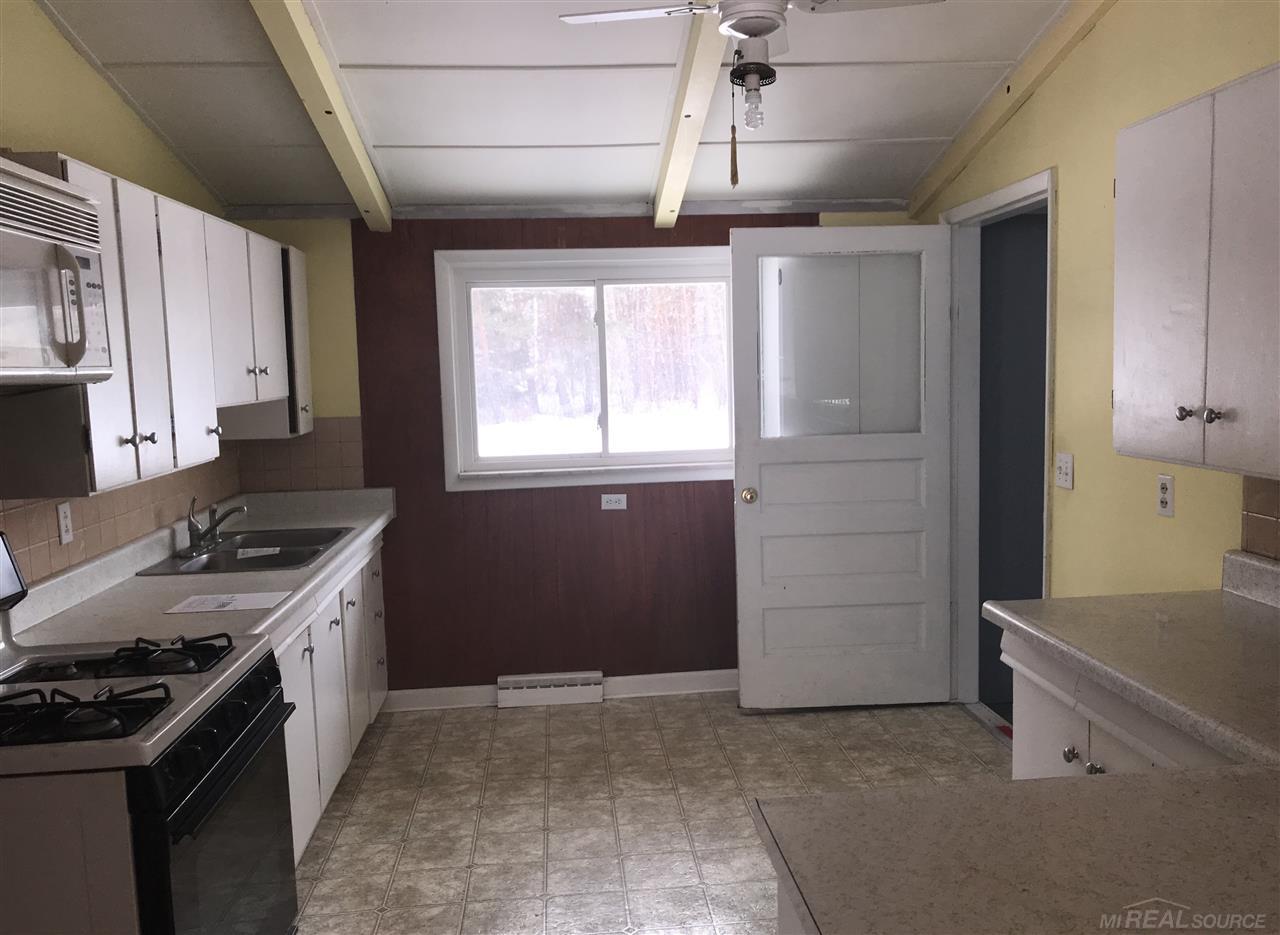 2484 Beach Road Port Huron, MI 48060 - Photo 14 of 24