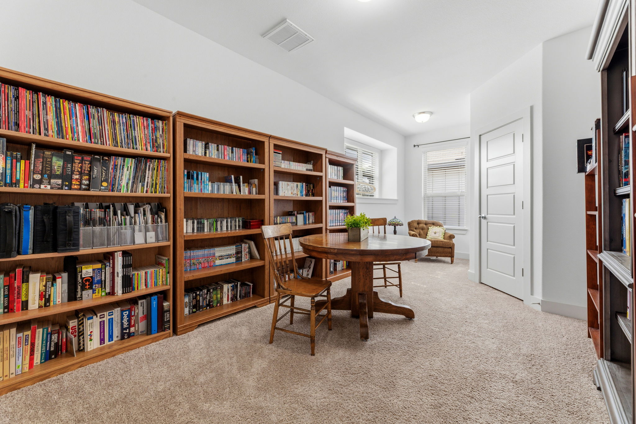 1007 Totis Road Austin, TX 78748 - Photo 30 of 37 a view of a livingroom with furniture and a bookshelf
