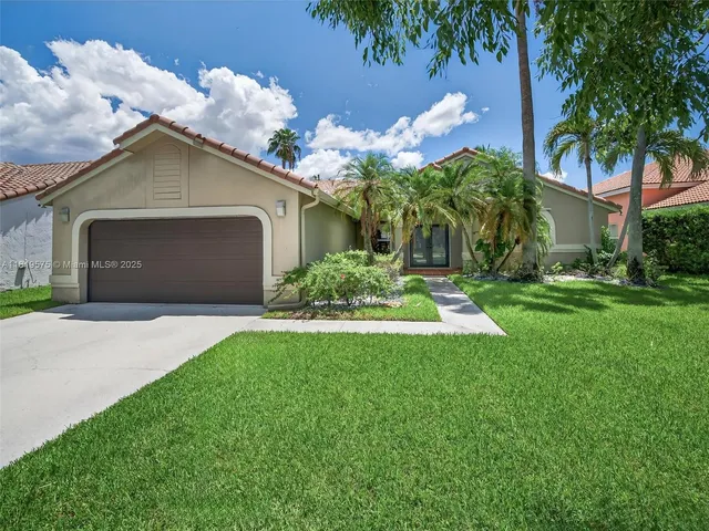 $870,000 | 782 Lake Boulevard, Weston, FL 33326