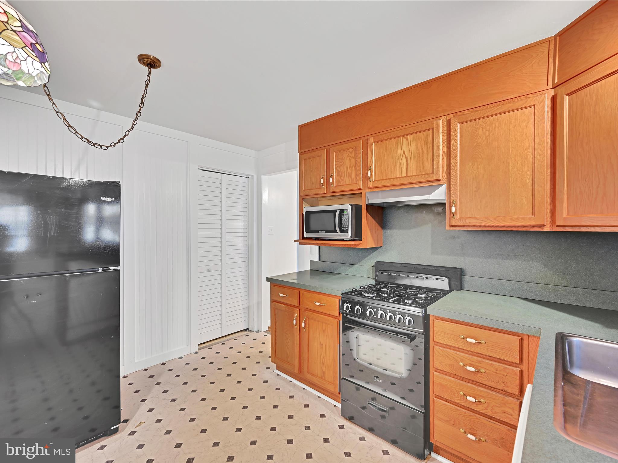 302 Playground Drive Reading, PA 19611 - Photo 11 of 22 Kitchen