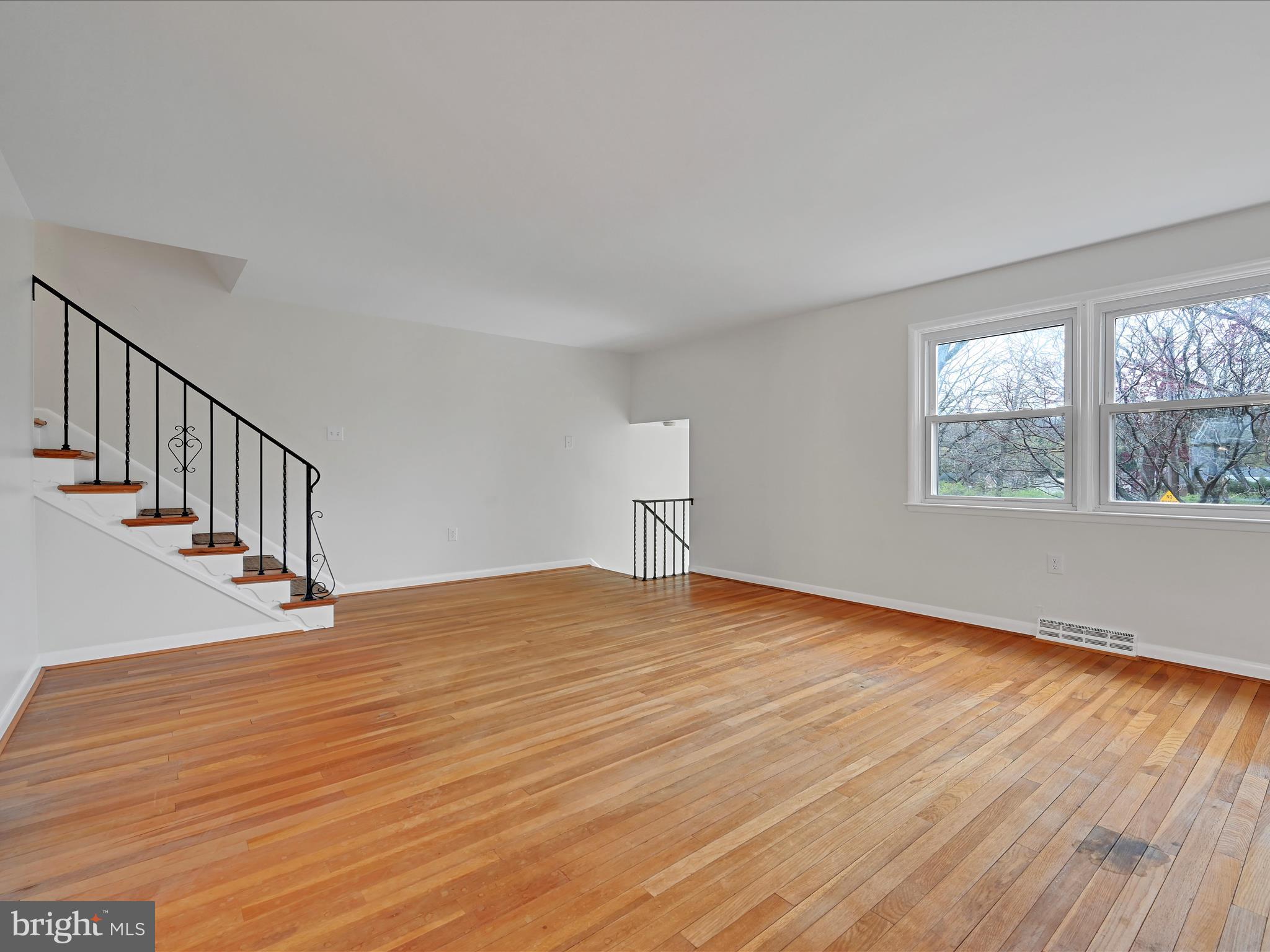302 Playground Drive Reading, PA 19611 - Photo 6 of 22 Living Room