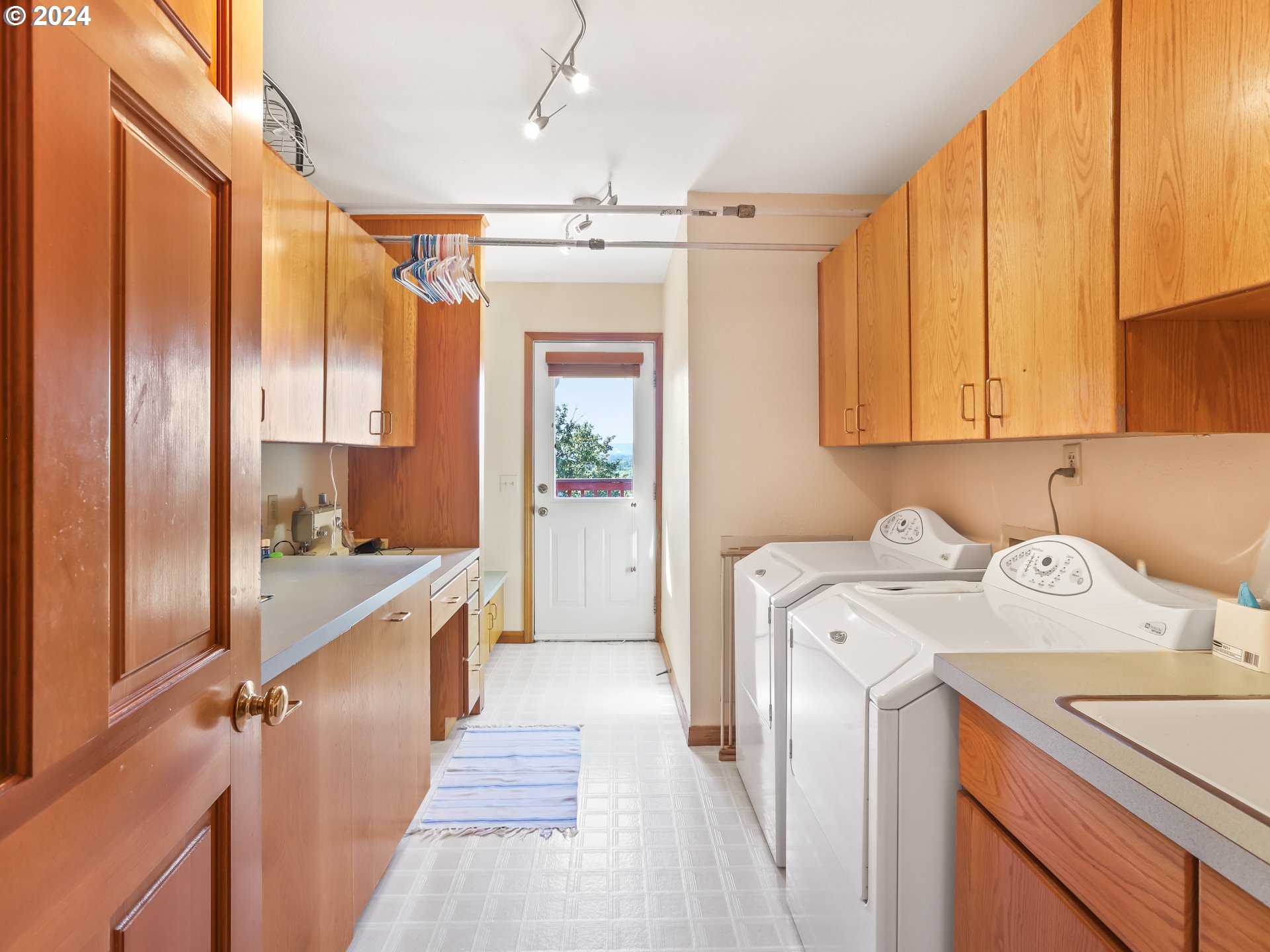 21920 Northwest 67th Avenue Ridgefield, WA 98642 - Photo 27 of 48 a view of a kitchen with refrigerator and windows