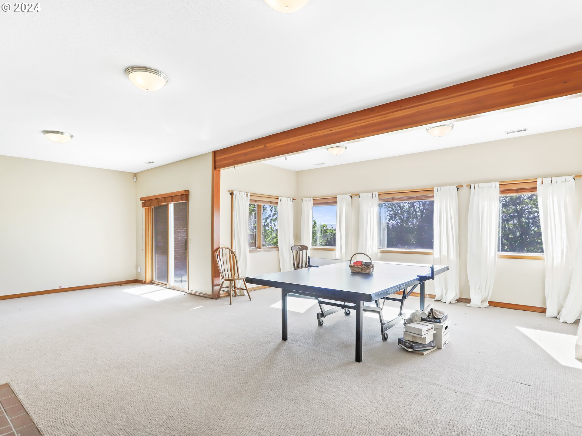 21920 Northwest 67th Avenue Ridgefield, WA 98642 - Photo 30 of 48 a room with furniture and large window