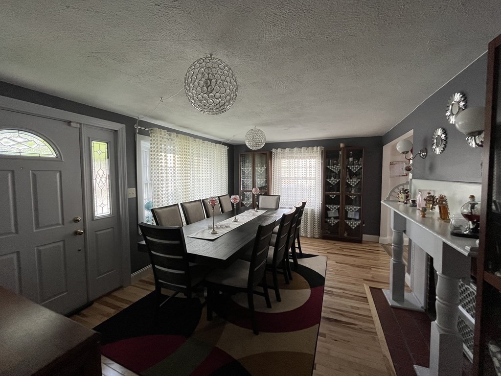 54 Fairhaven Road Worcester, MA 01606 - Photo 6 of 25 Gallery Image 6