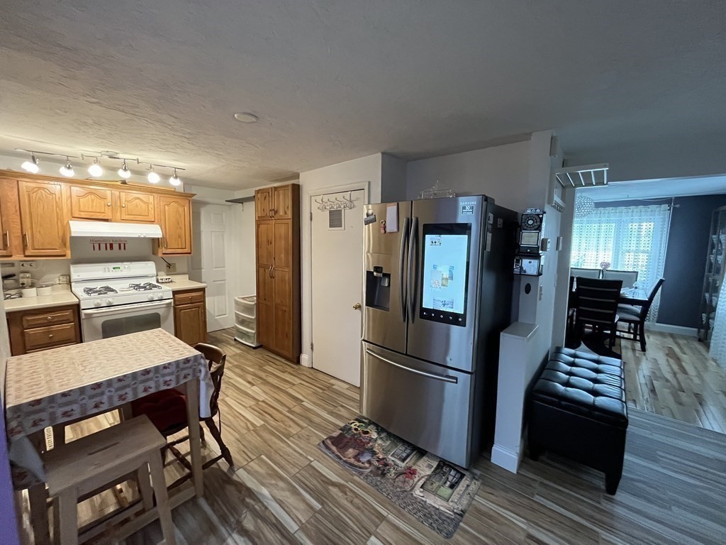54 Fairhaven Road Worcester, MA 01606 - Photo 7 of 25 Gallery Image 7