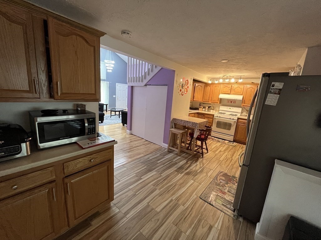 54 Fairhaven Road Worcester, MA 01606 - Photo 8 of 25 Gallery Image 8