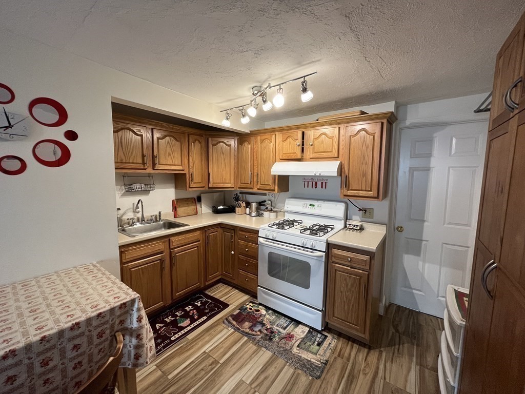 54 Fairhaven Road Worcester, MA 01606 - Photo 9 of 25 Gallery Image 9