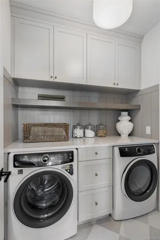 $875,000 | 140 Celine Lane, Unit 12, Yaphank, NY 11980