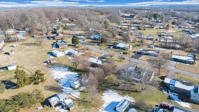 a picture of a wall with a white wall