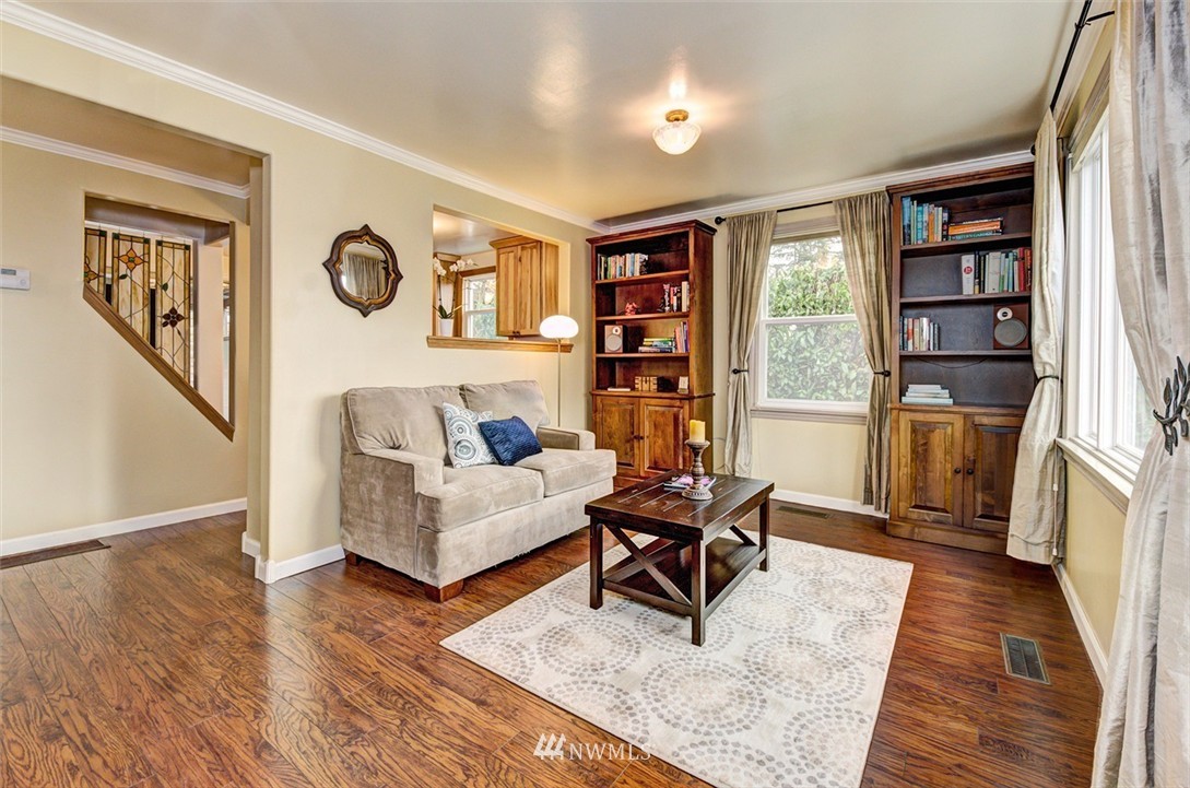 746 North 86th Street Seattle, WA 98103 - Photo 2 of 15