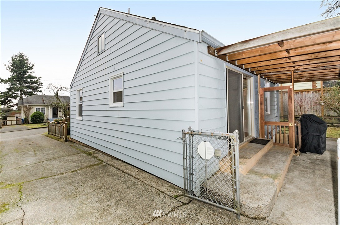 746 North 86th Street Seattle, WA 98103 - Photo 11 of 15