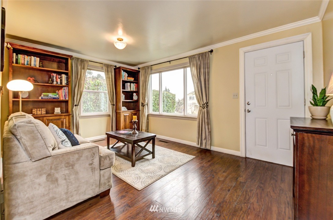 746 North 86th Street Seattle, WA 98103 - Photo 3 of 15