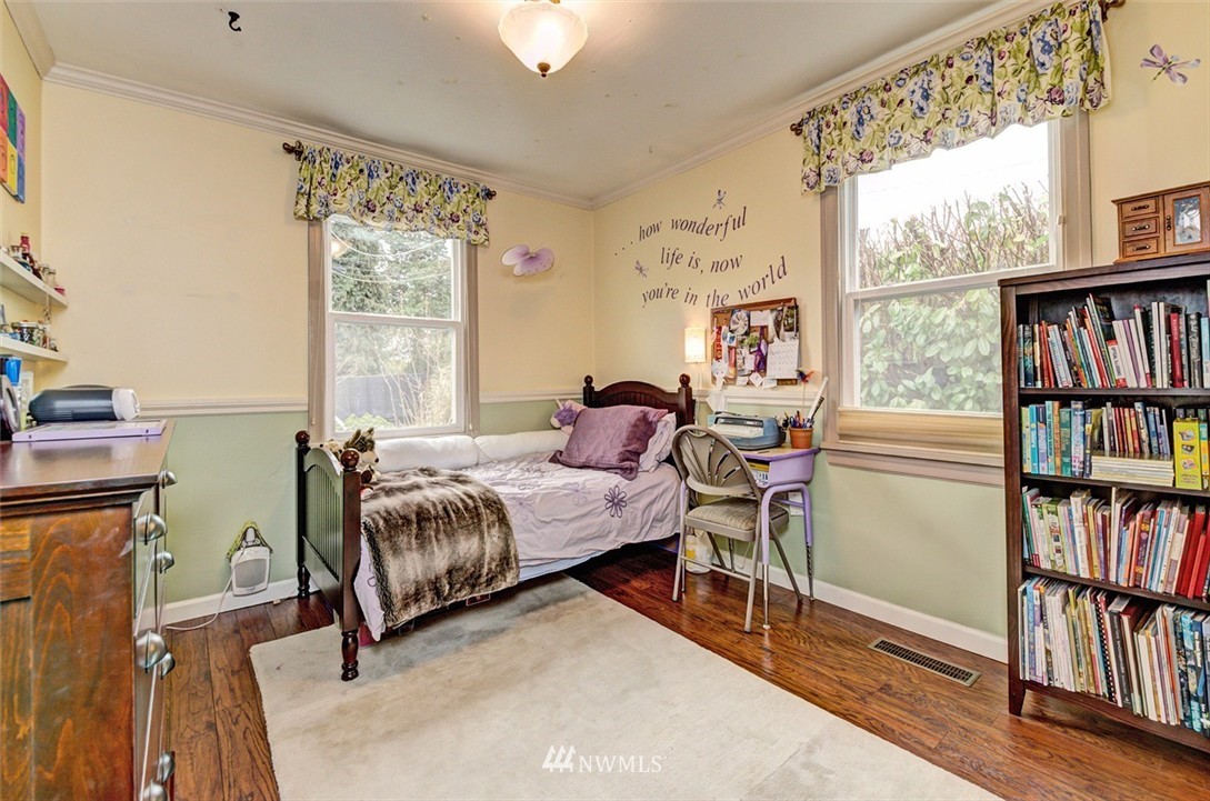 746 North 86th Street Seattle, WA 98103 - Photo 4 of 15