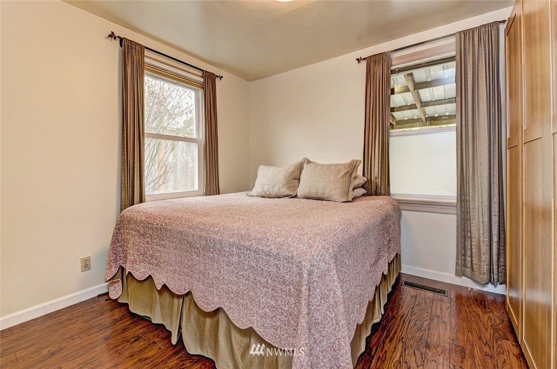 746 North 86th Street Seattle, WA 98103 - Photo 5 of 15