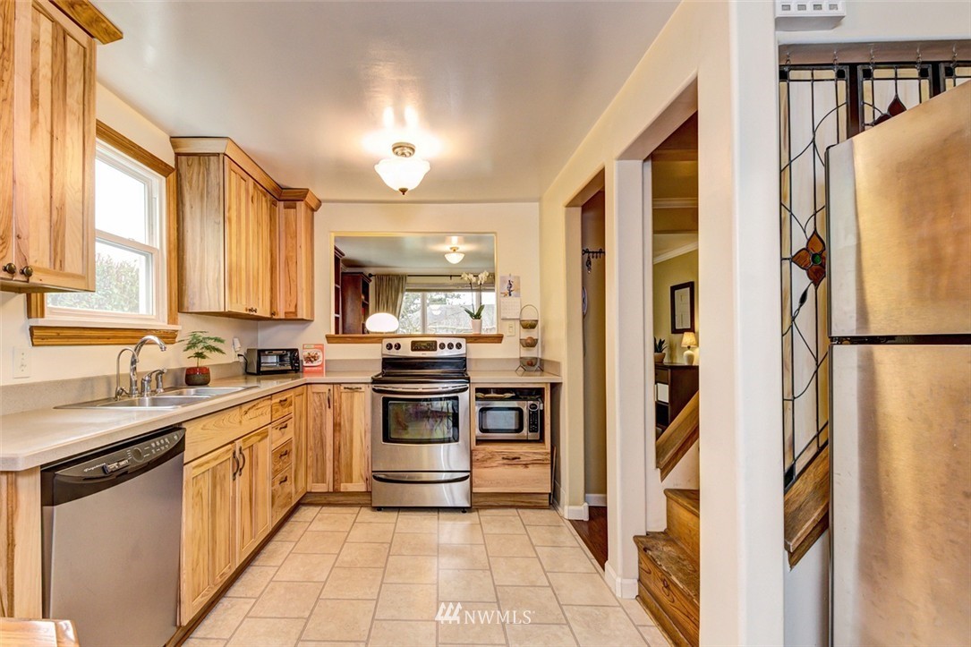 746 North 86th Street Seattle, WA 98103 - Photo 7 of 15