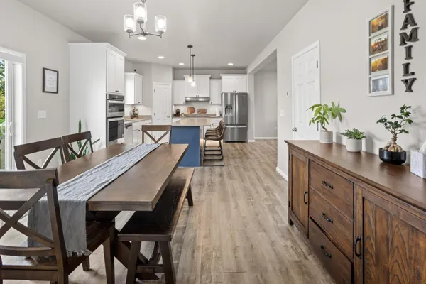 $600,000 | 7471 16th Street South, Fargo, ND 58104