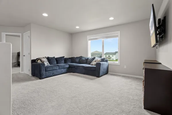$600,000 | 7471 16th Street South, Fargo, ND 58104