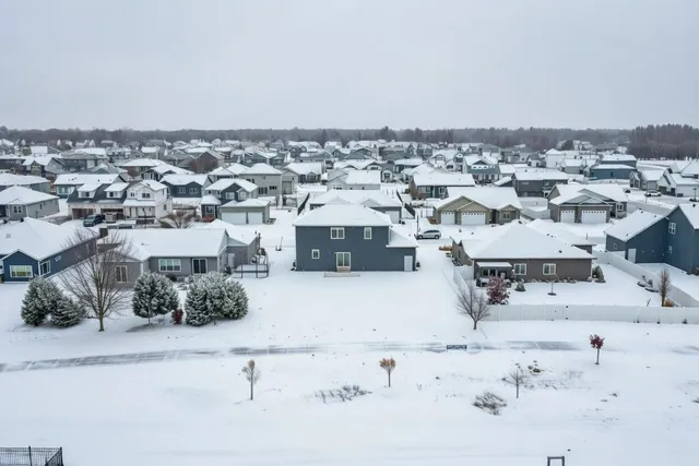 $600,000 | 7471 16th Street South, Fargo, ND 58104